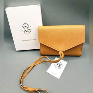 NEW Glass Ladder & Co Vegan Leather Katherine Tech Organizer Roll Honey Wallet.